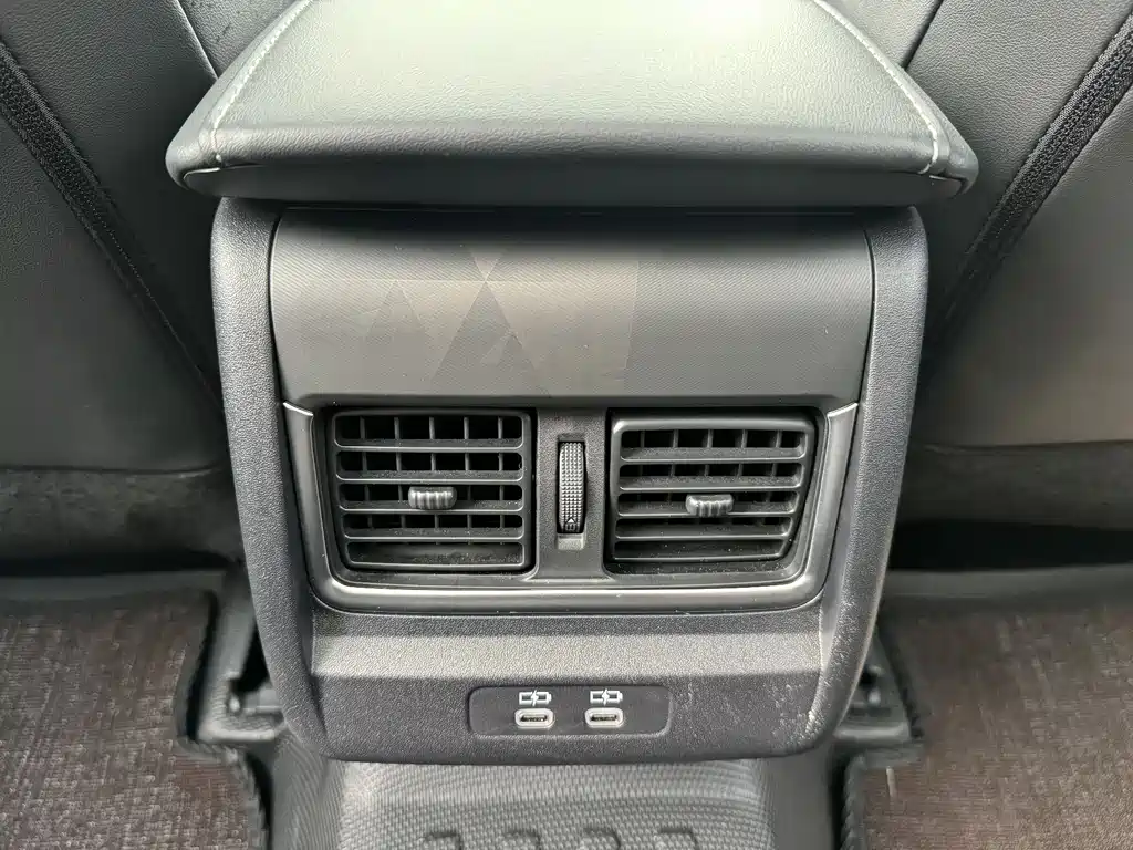 Toyota Camry 2024 — фото 19
