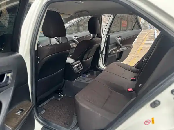 Toyota Reiz 2013