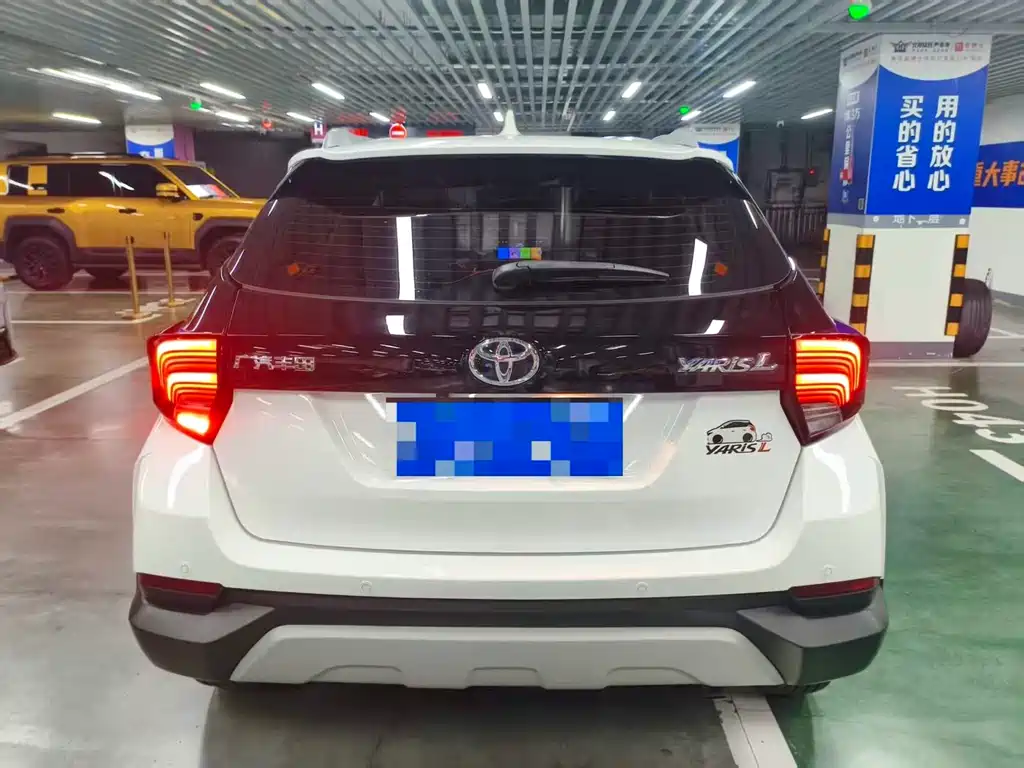 Toyota Yaris L 2022 — фото 13