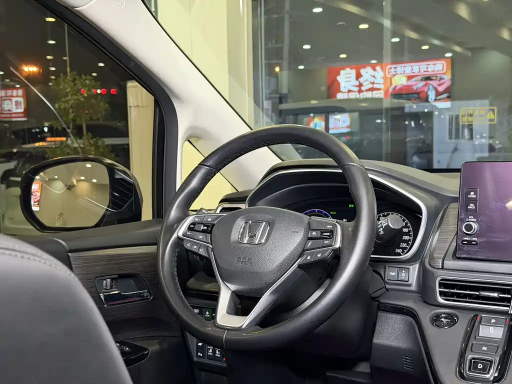 Honda Elysion 2024 — фото 12