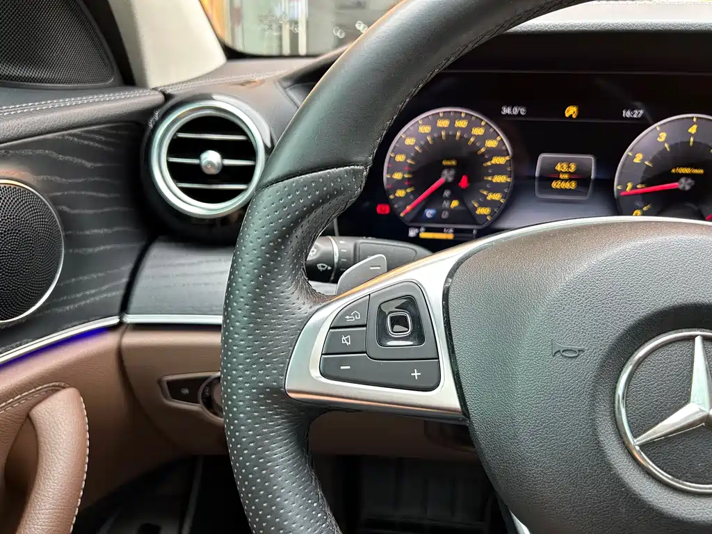 Mercedes-Benz E-Class 2018 — фото 22