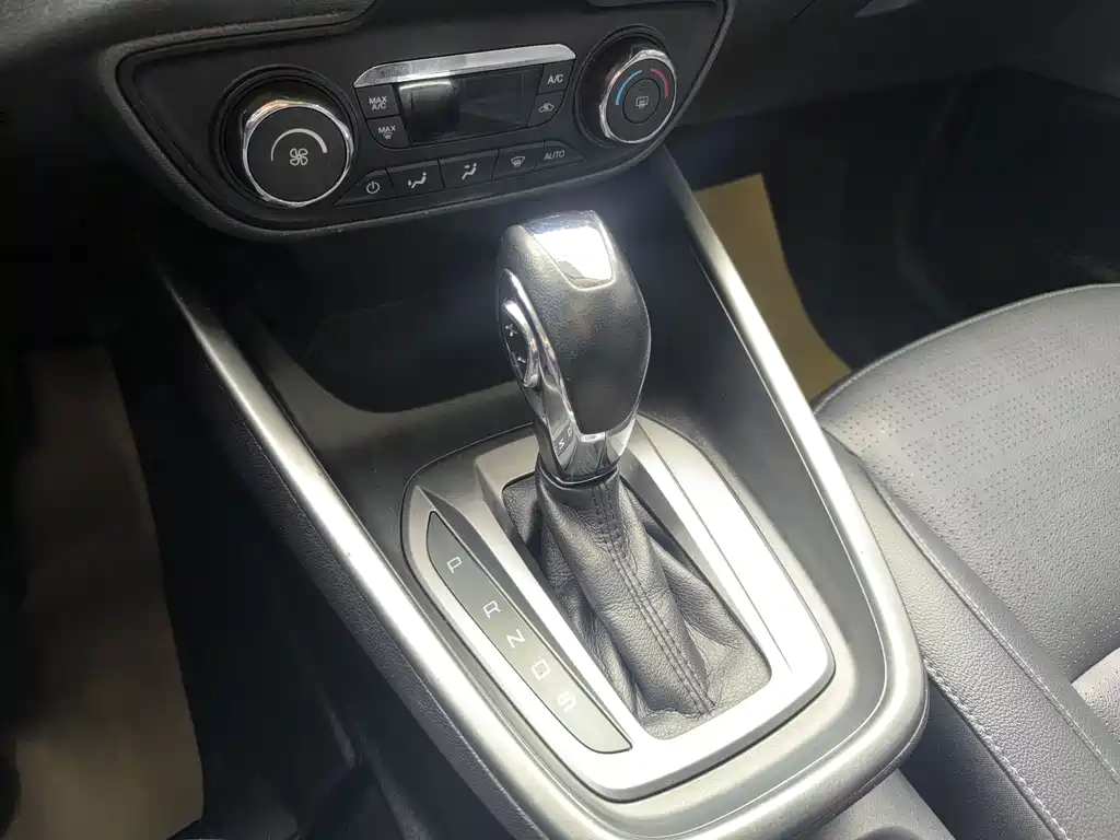 Ford Escort 2018 — фото 14