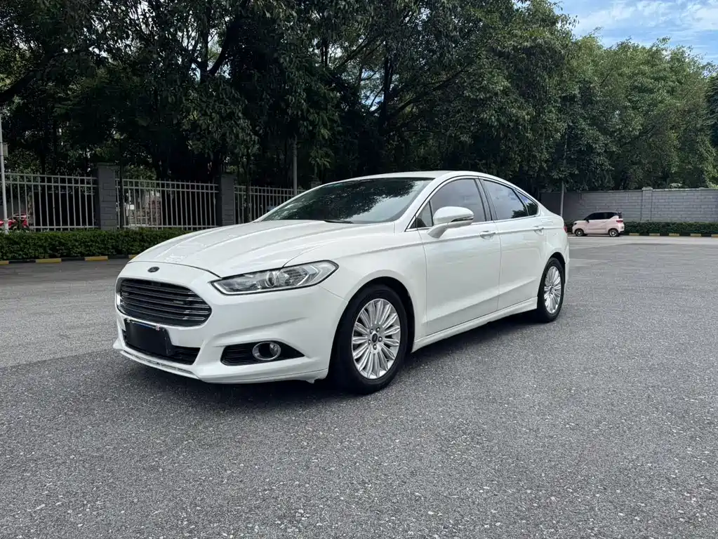 Ford Mondeo 2014 — фото 1