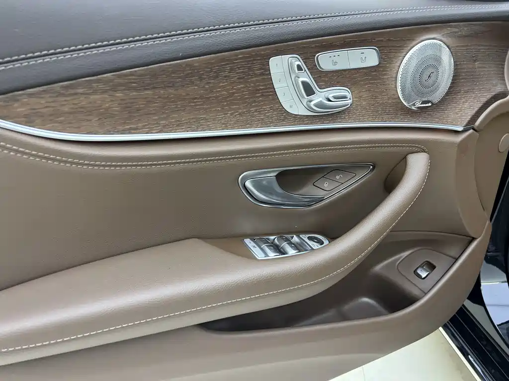 Mercedes-Benz E-Class 2022 — фото 10