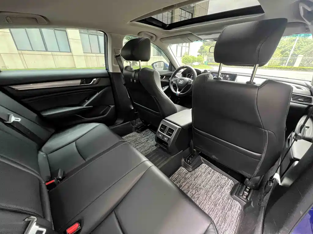 Honda Accord 2023 — фото 17