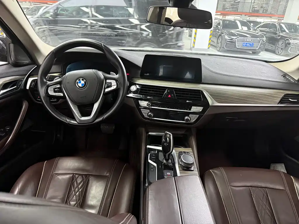 BMW 5 Series 2019 — фото 12
