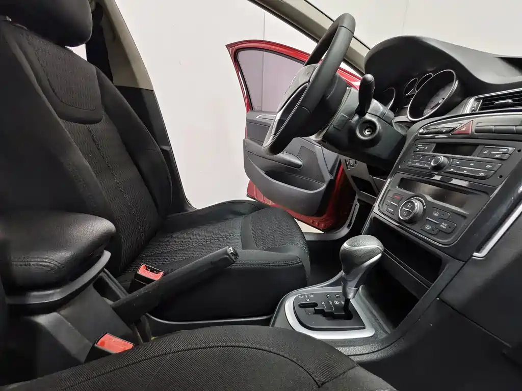 Peugeot 308 2015 — фото 14
