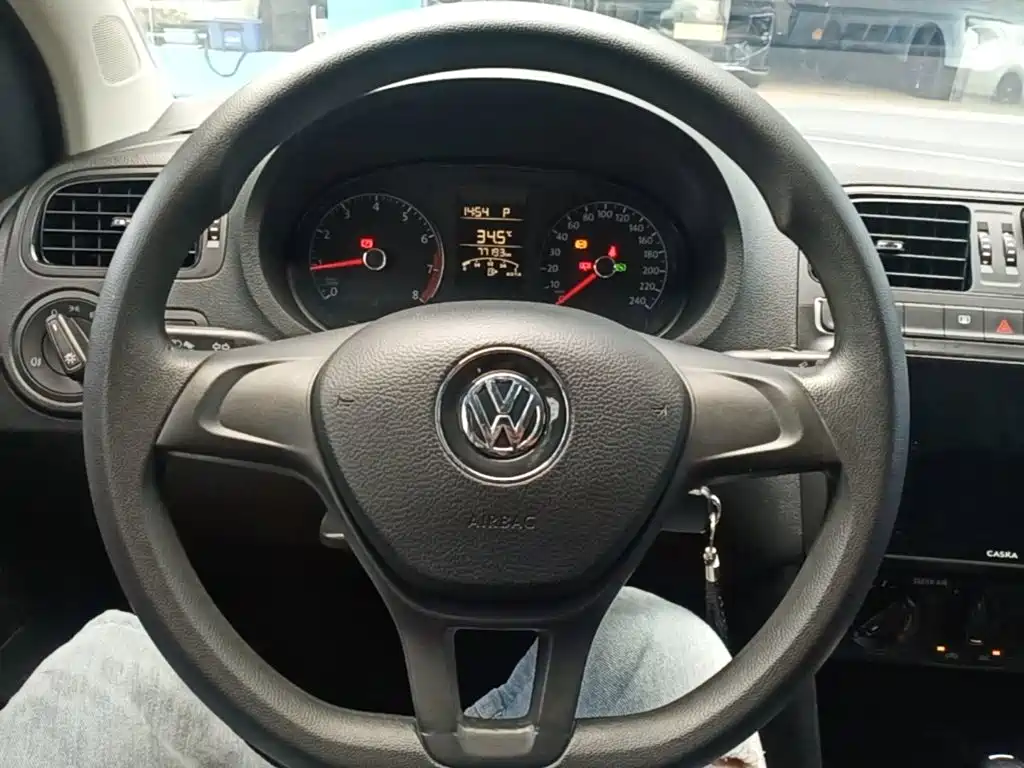 Volkswagen Polo 2017 — фото 11