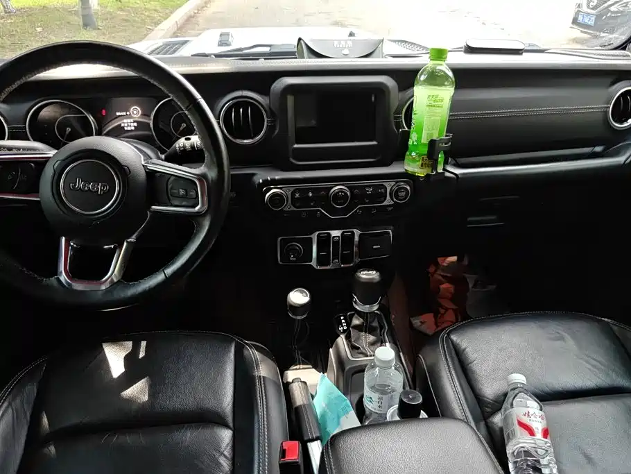 Jeep Wrangler 2018 — фото 12