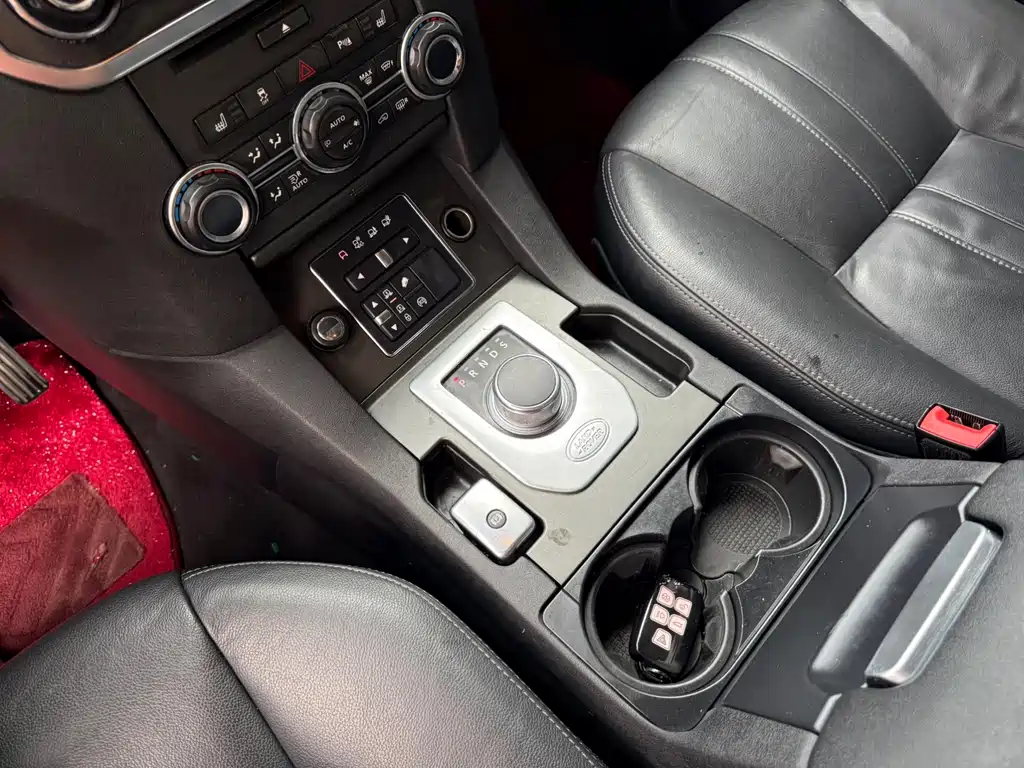 Land Rover Discovery 2014 — фото 12