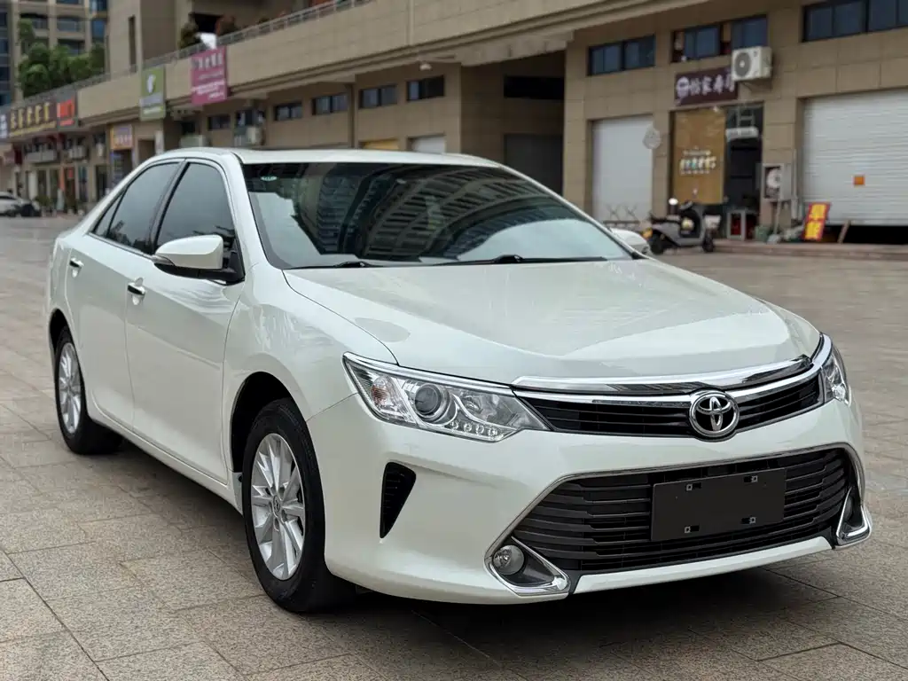 Toyota Camry 2015 — фото 3