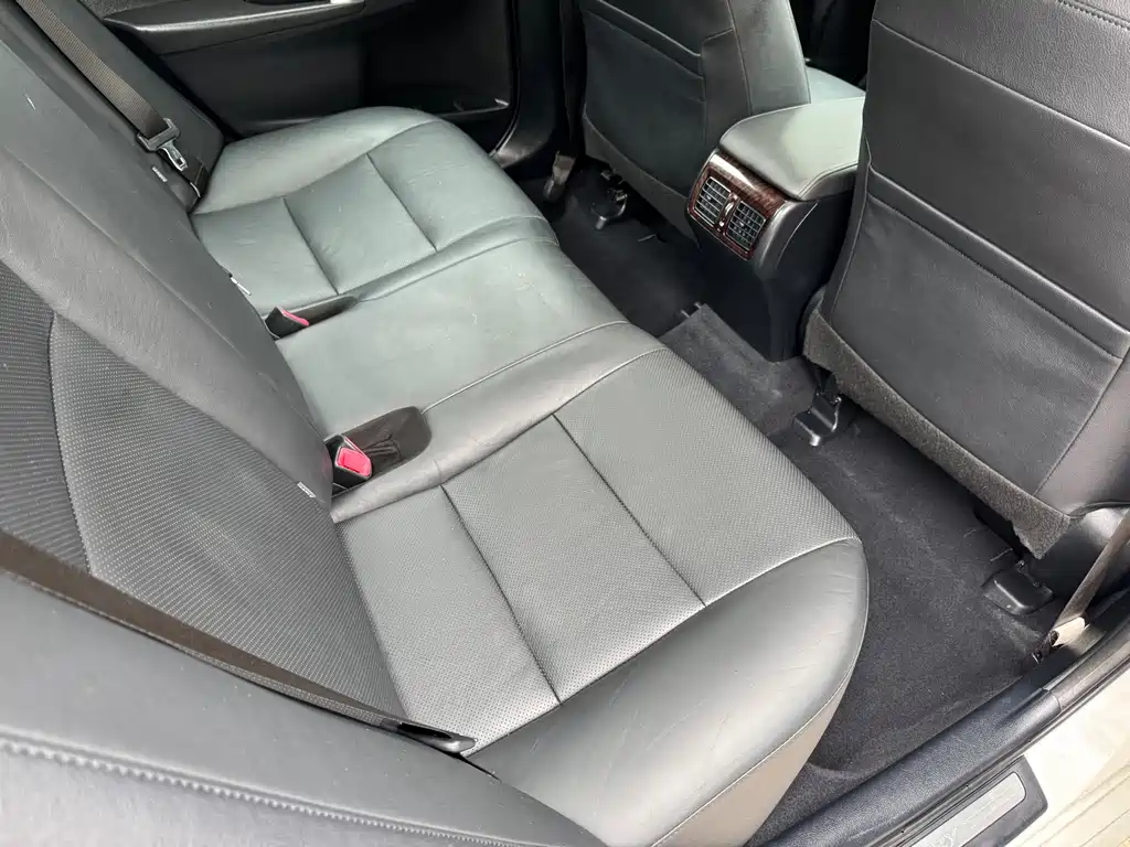 Toyota Camry 2015 — фото 10