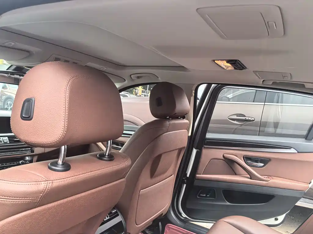 BMW 5 Series 2015 — фото 11