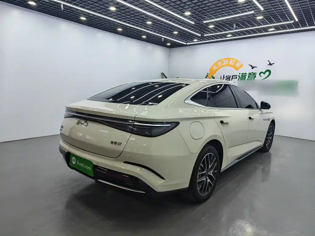 BYD Seal 07 DM-i 2025 — фото 12