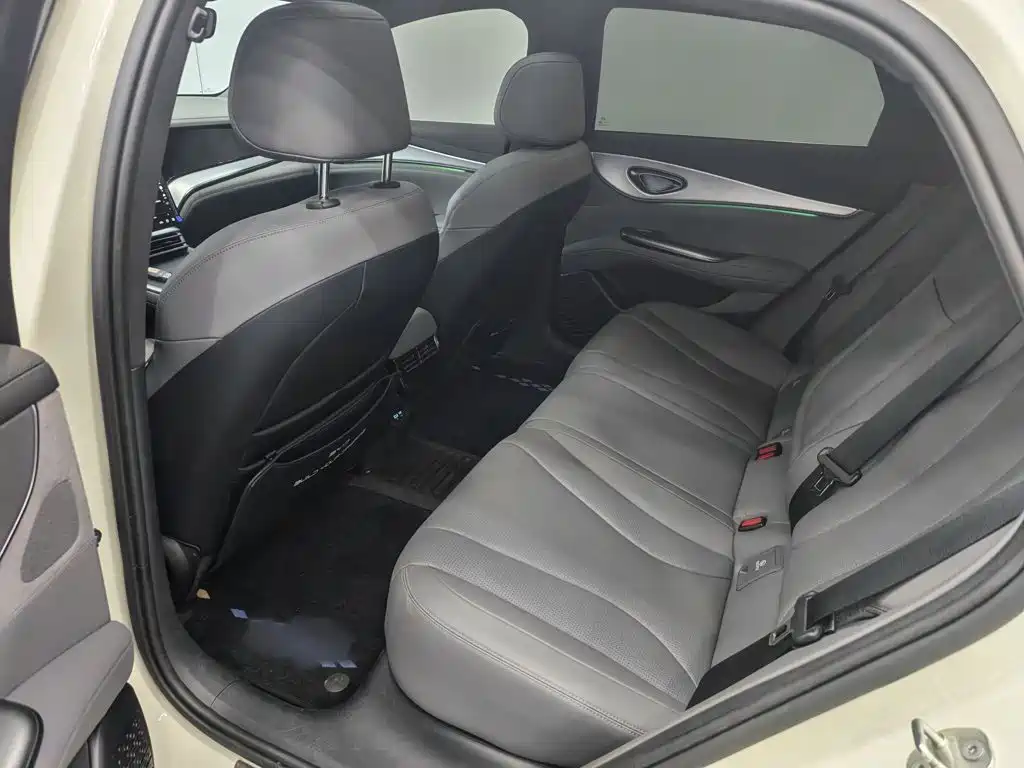 BYD Seal 07 DM-i 2025 — фото 18