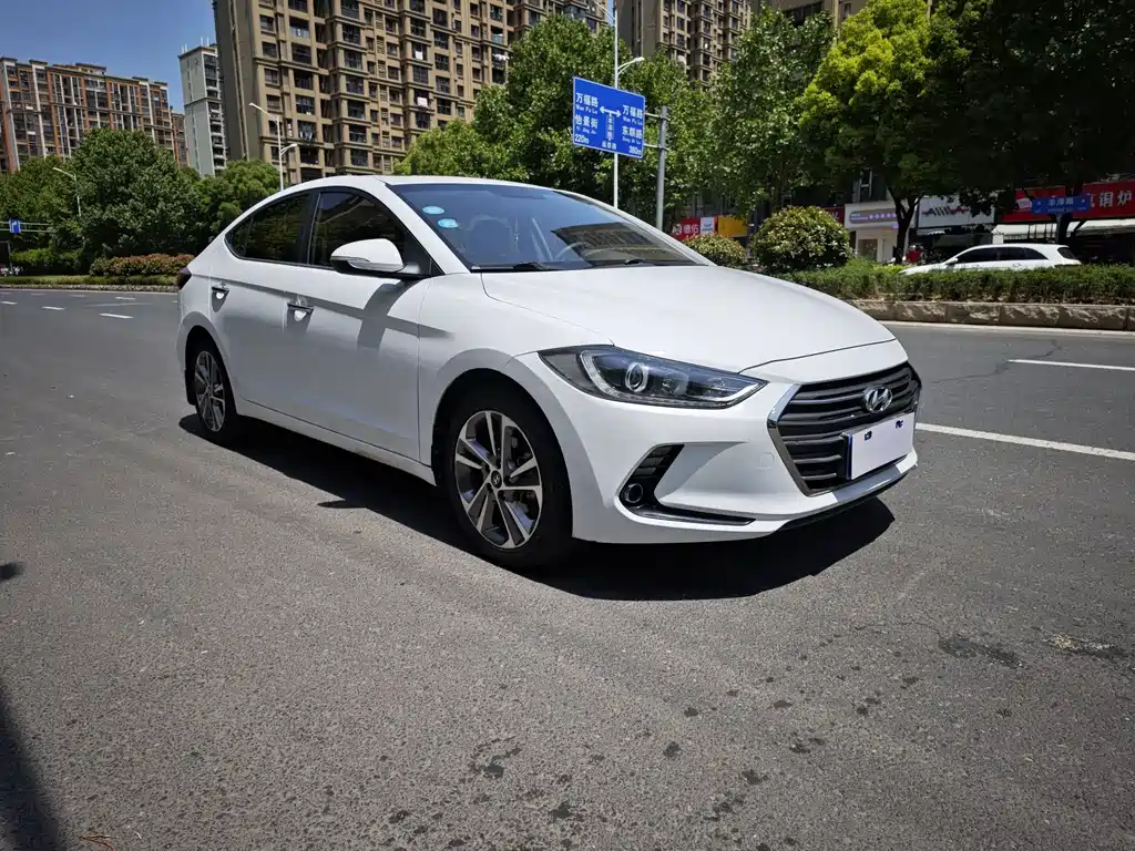 Hyundai Elantra 2016 — фото 3