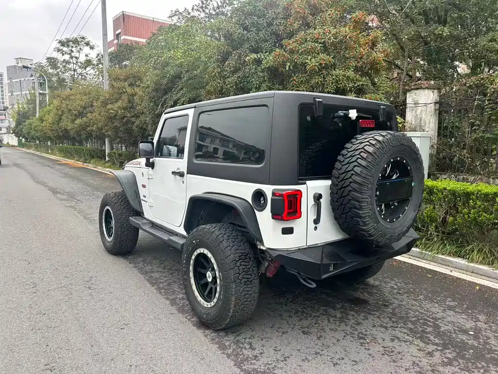 Jeep Wrangler 2017 — фото 14