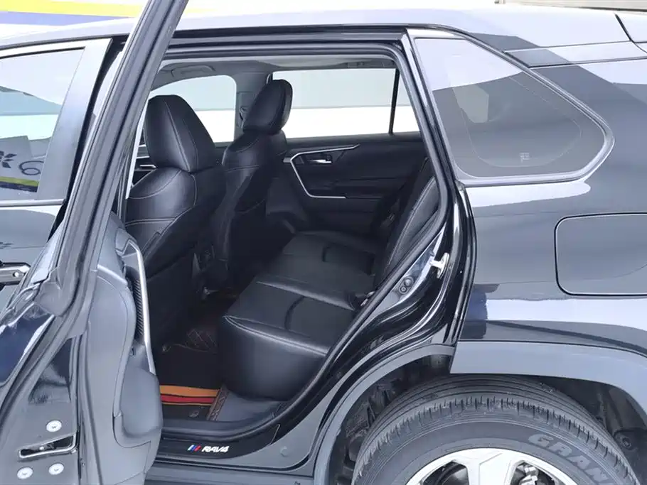 Toyota RAV4 2023 — фото 11