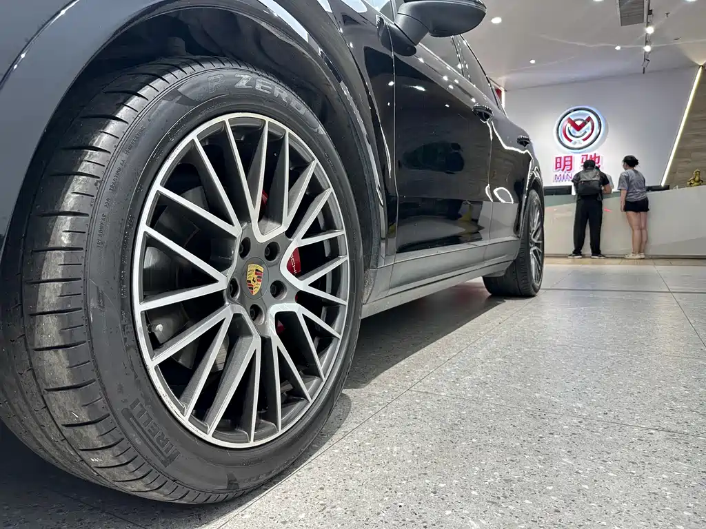 Porsche Cayenne 2021 — фото 27