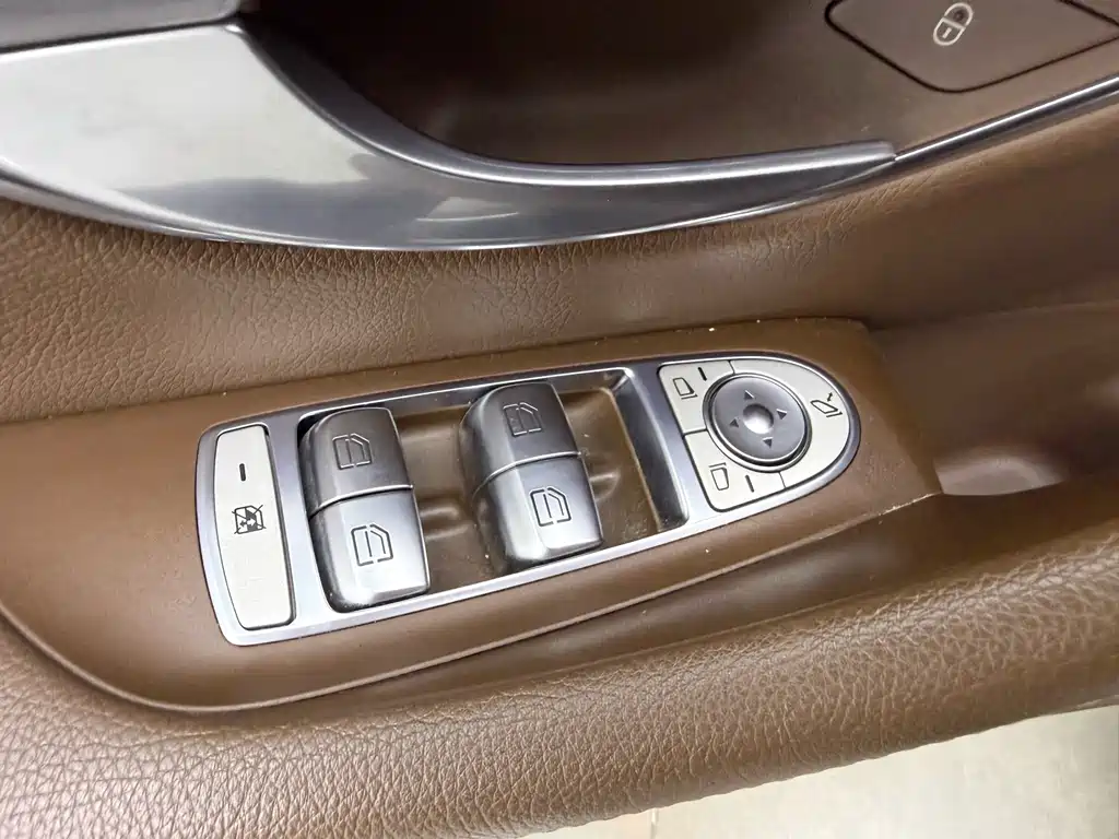 Mercedes-Benz E-Class 2021 — фото 18