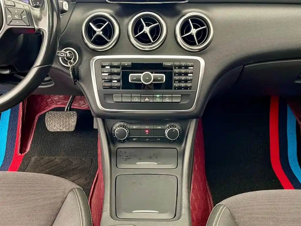 Mercedes-Benz A-Class 2015 — фото 9