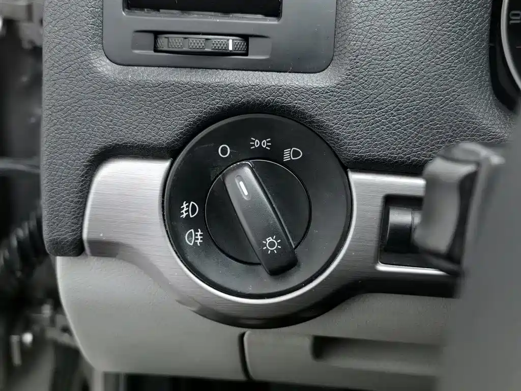 Skoda Octavia 2012 — фото 21