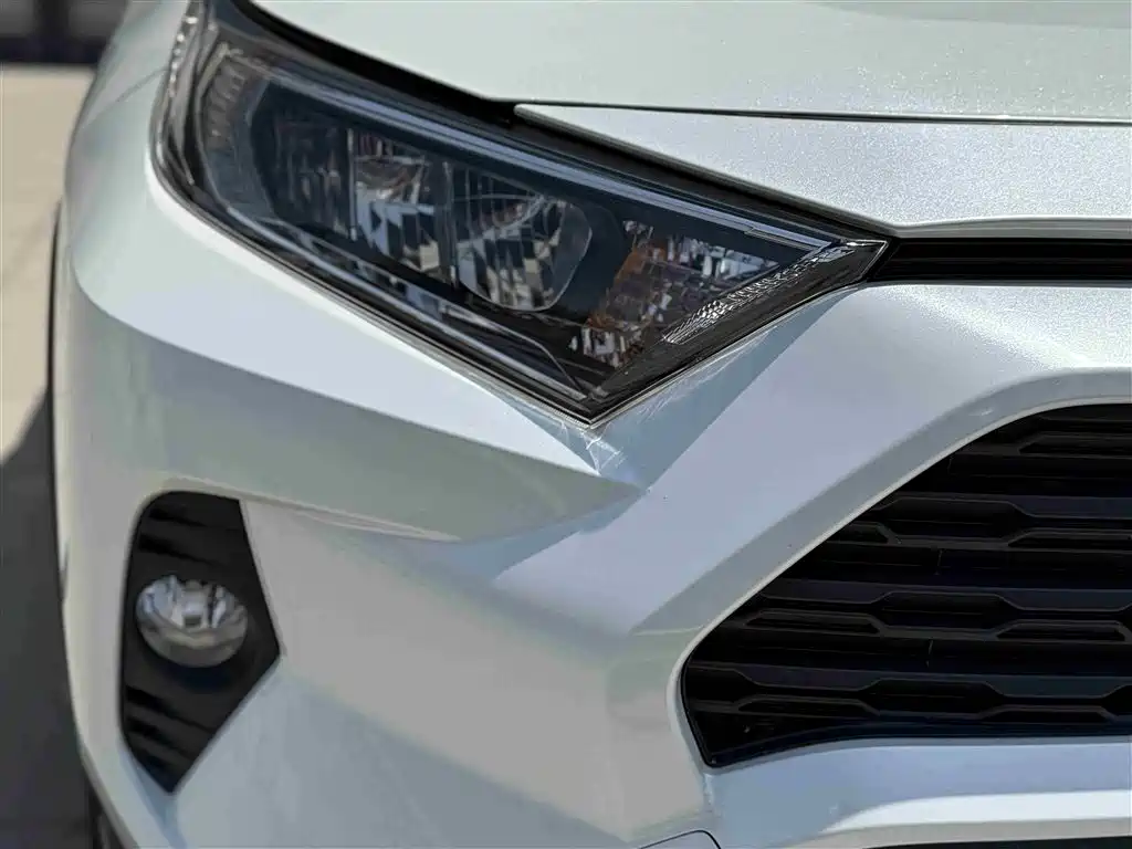 Toyota RAV4 2022 — фото 17