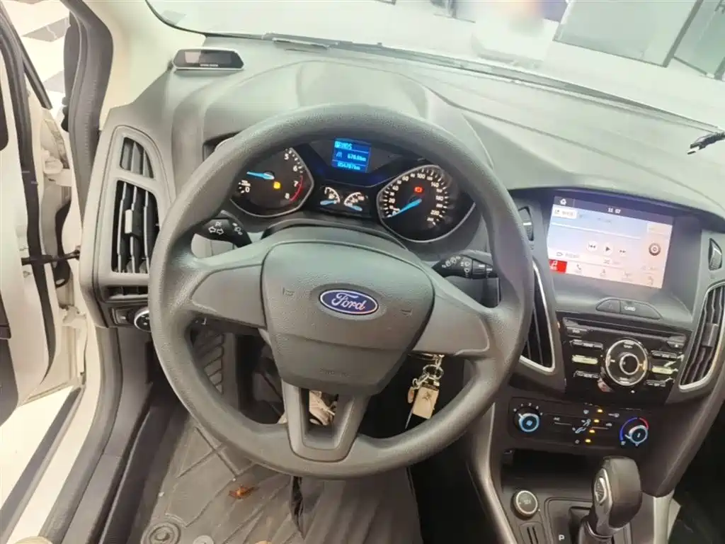 Ford Focus 2019 — фото 11
