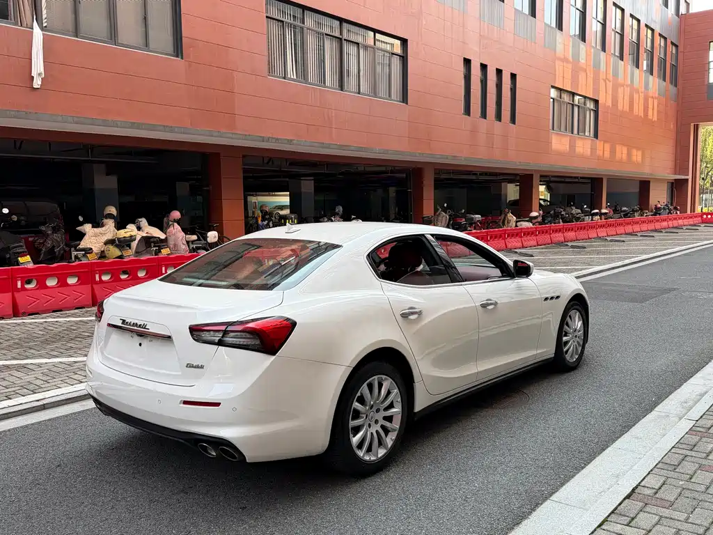 Maserati Ghibli 2021 — фото 17