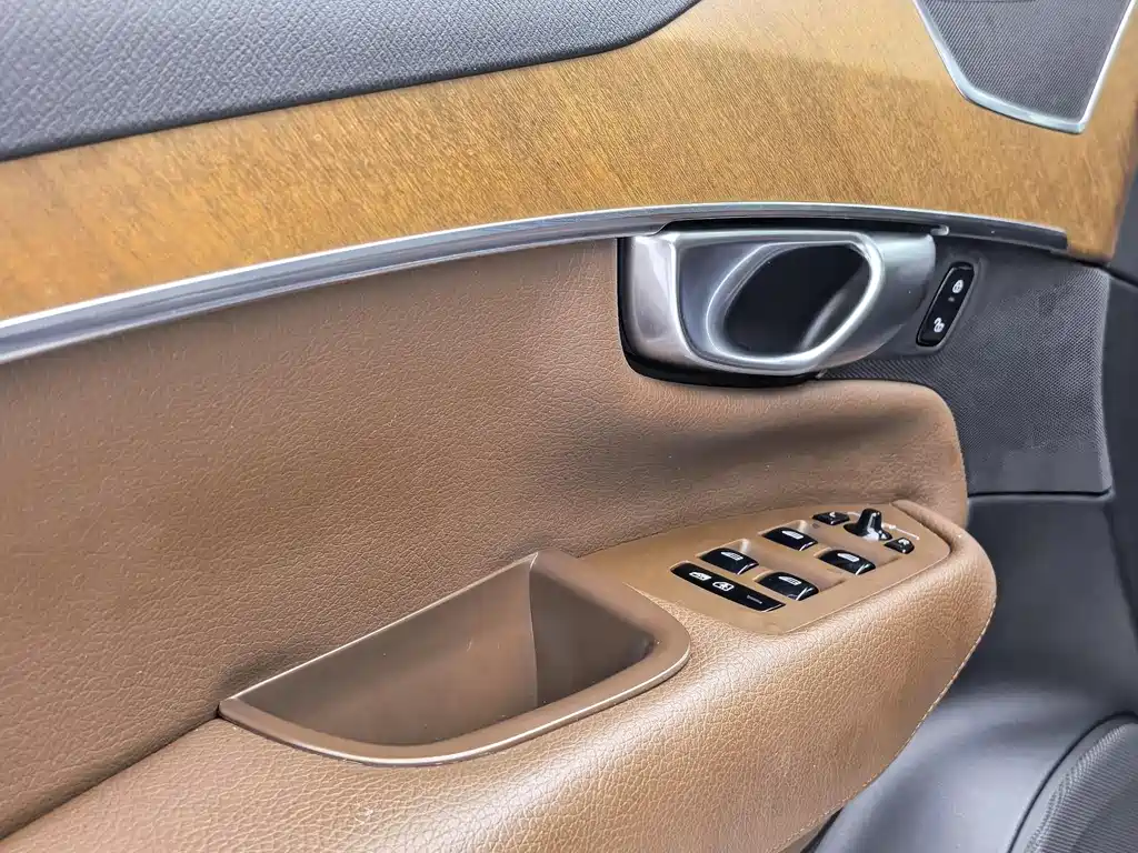 Volvo XC90 2019 — фото 20