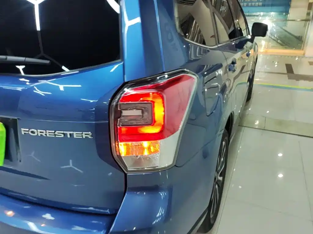 Subaru Forester 2018 — фото 8