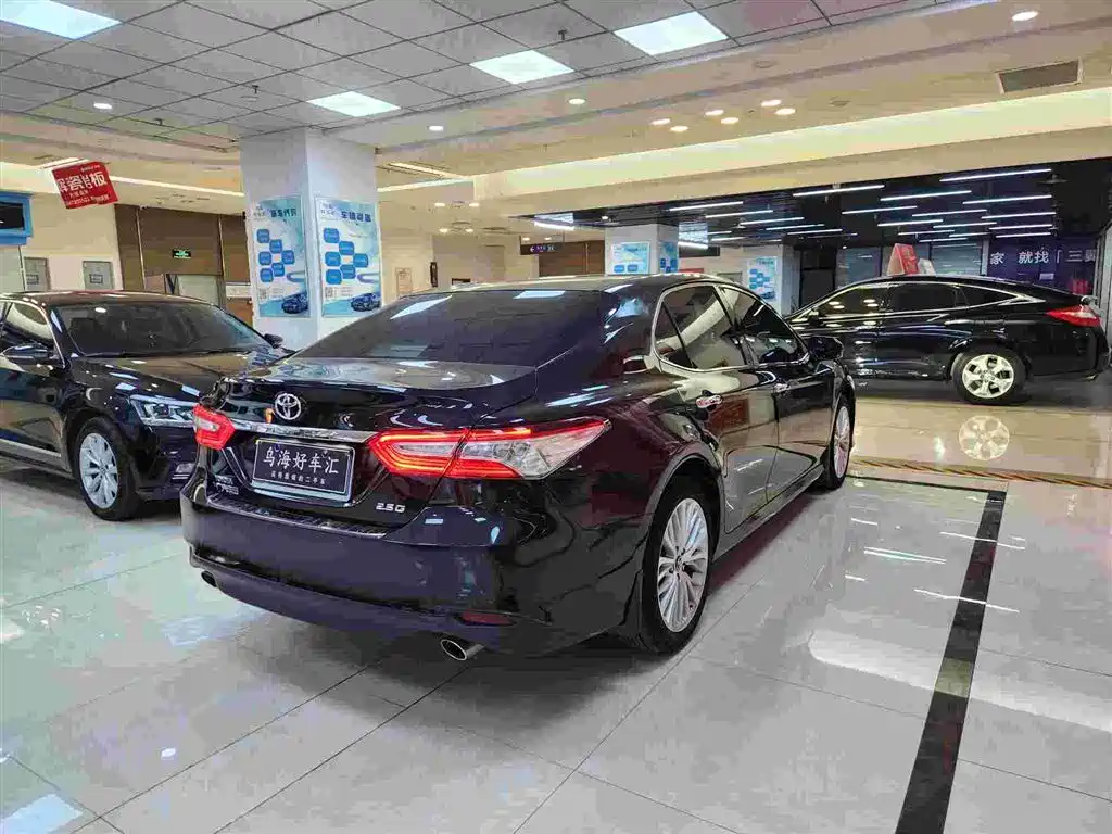 Toyota Camry 2018 — фото 2