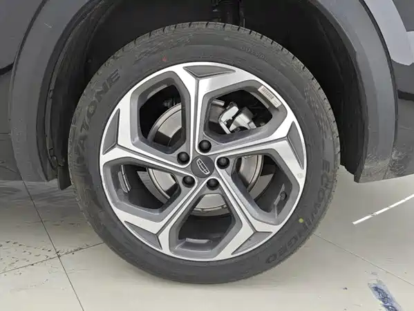 Geely Xingyue L 2025