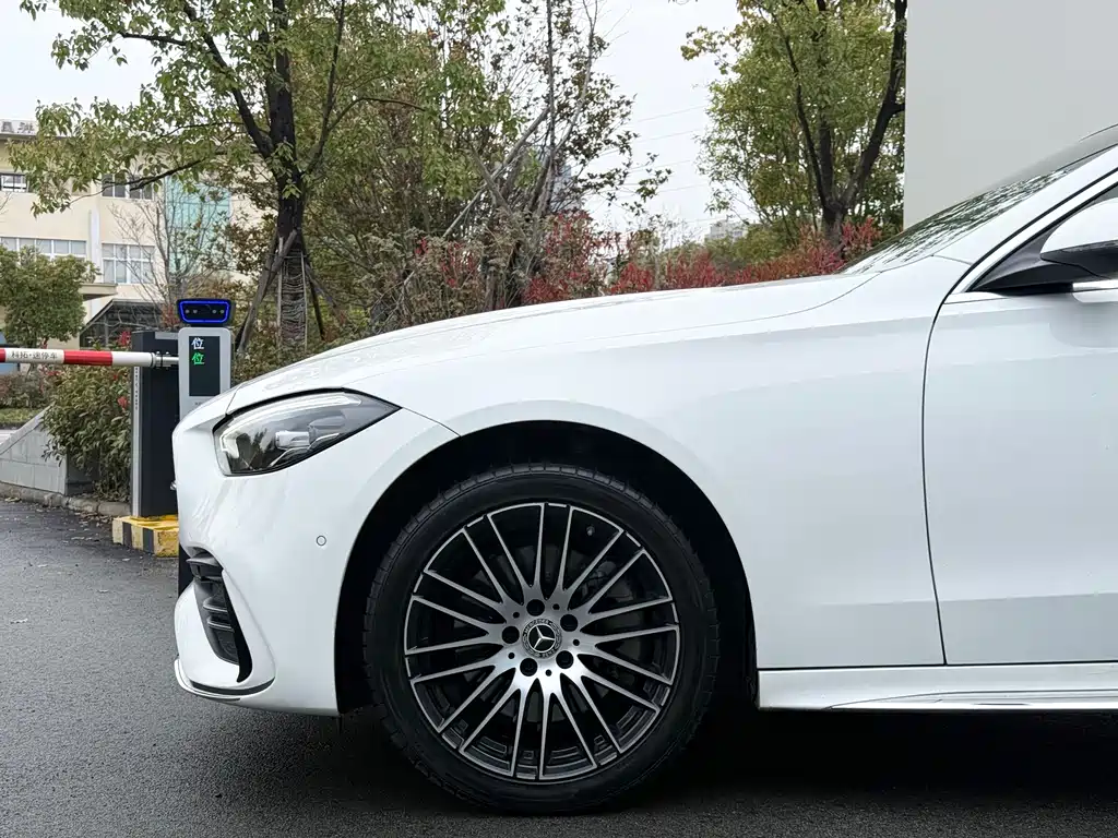 Mercedes-Benz C-Class 2023 — фото 16