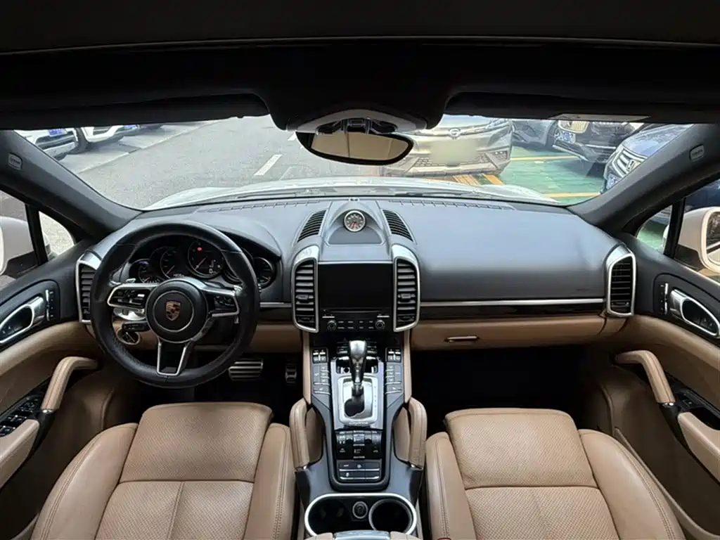 Porsche Cayenne 2017 — фото 14