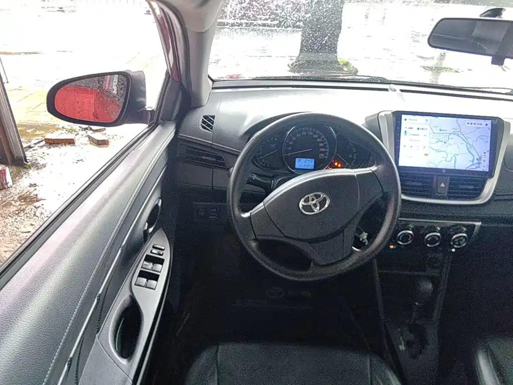 Toyota Yaris L 2016 — фото 10
