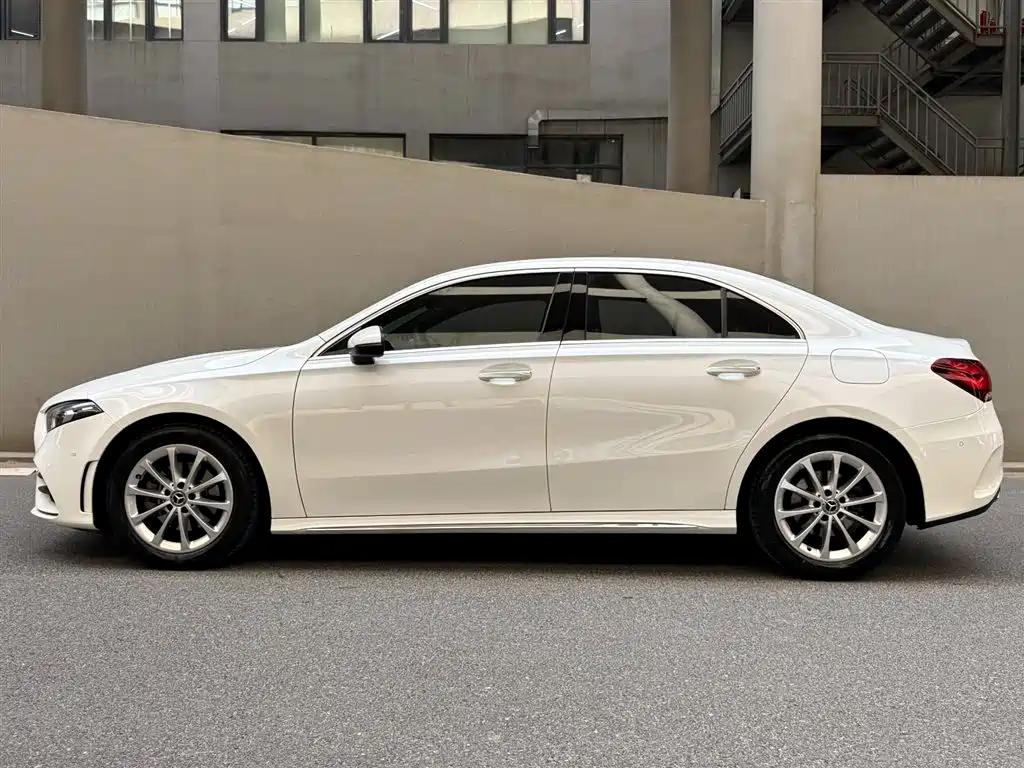 Mercedes-Benz A-Class 2021 — фото 3