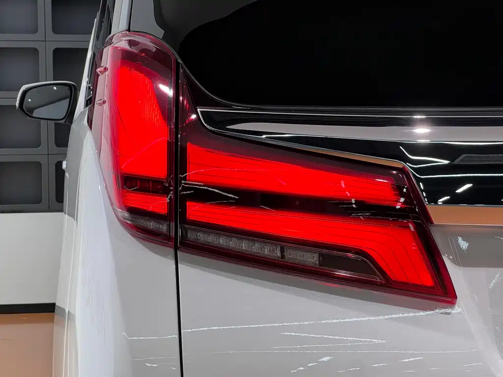 Toyota Alphard 2018 — фото 9