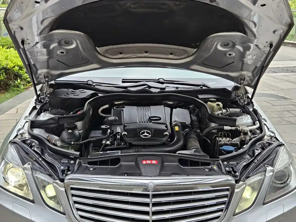 Mercedes-Benz E-Class 2010 — фото 16