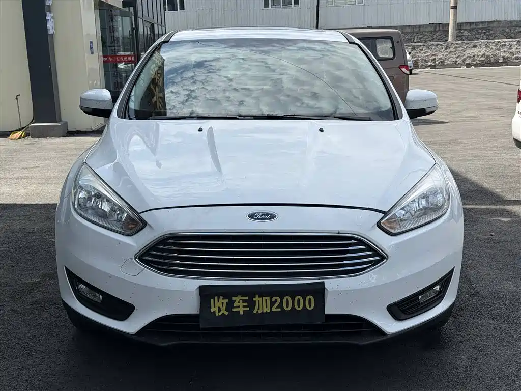 Ford Focus 2018 — фото 1