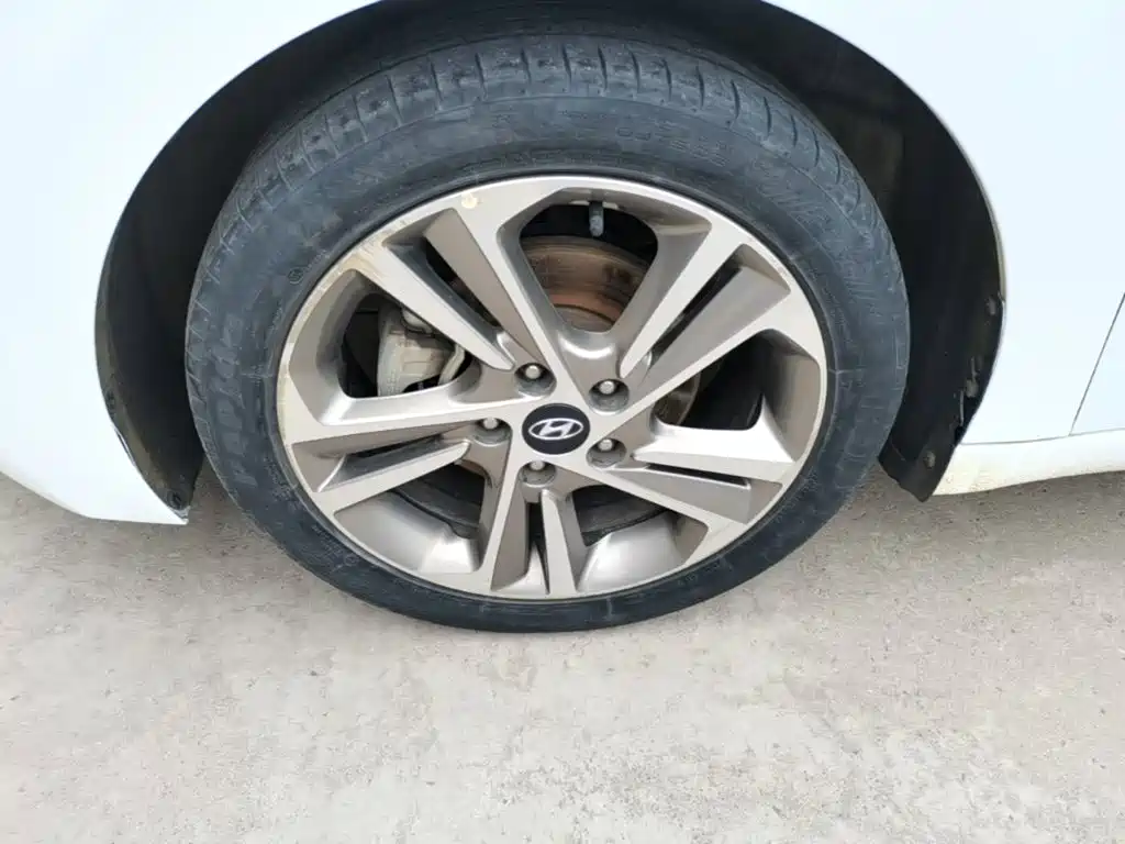 Hyundai Elantra 2019 — фото 23