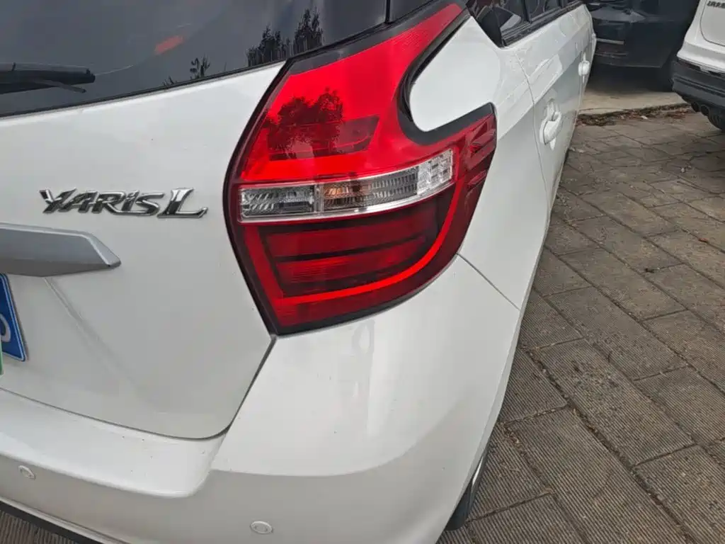 Toyota Yaris L 2020 — фото 8