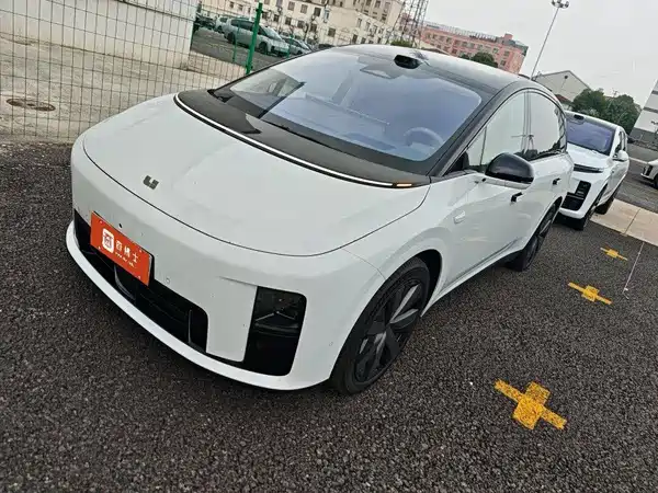 Li Auto i8 2025