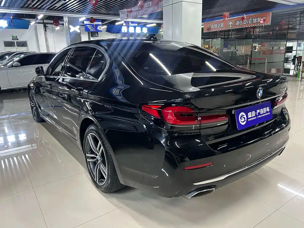 BMW 5 Series 2022 — фото 16