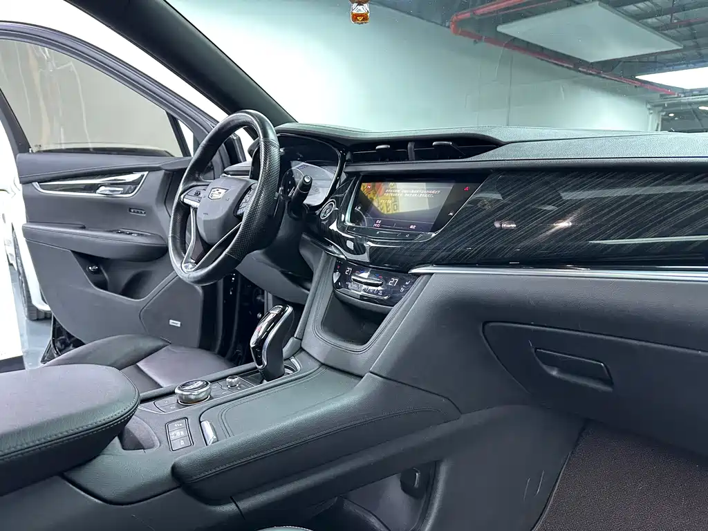 Cadillac XT6 2021 — фото 18