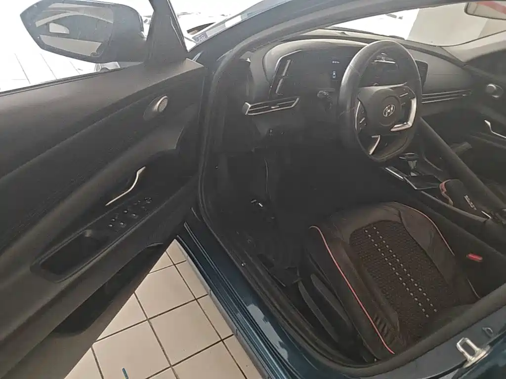 Hyundai Elantra 2022 — фото 16