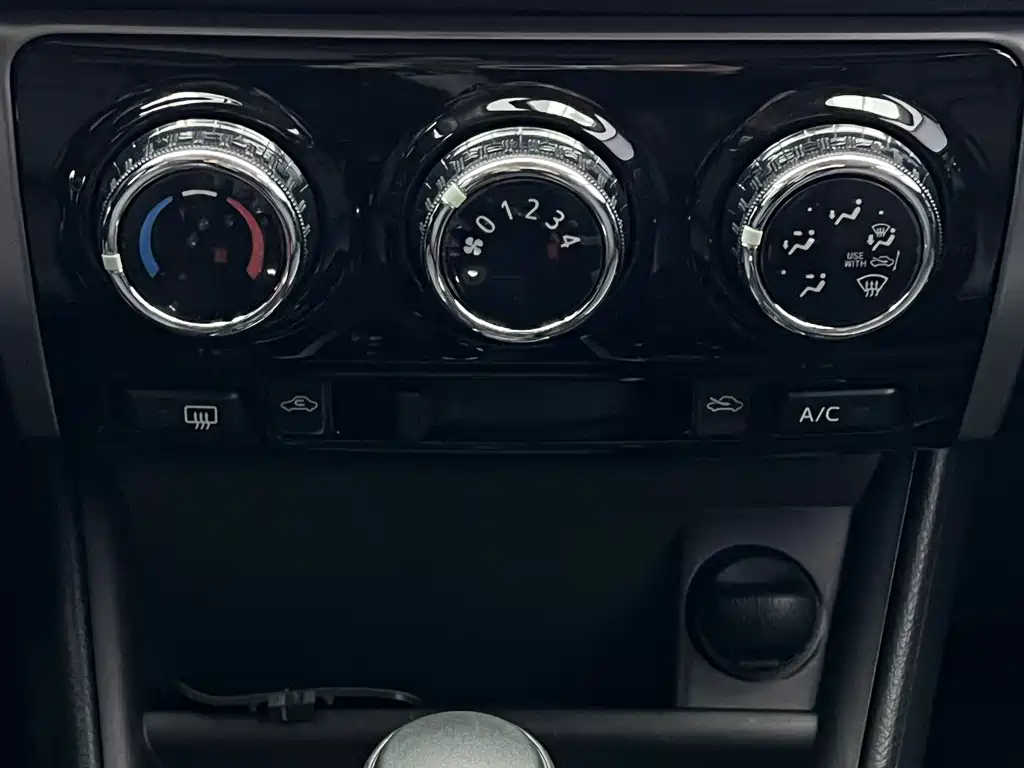 Toyota Yaris L 2021 — фото 9
