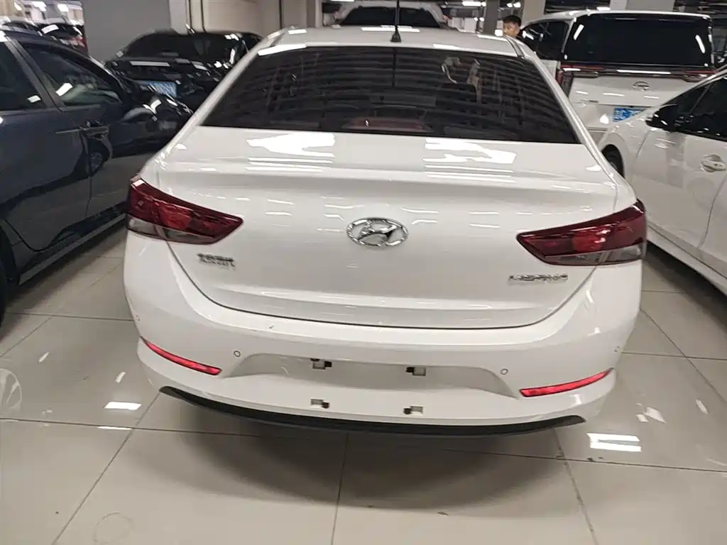 Hyundai Verna 2017 — фото 6