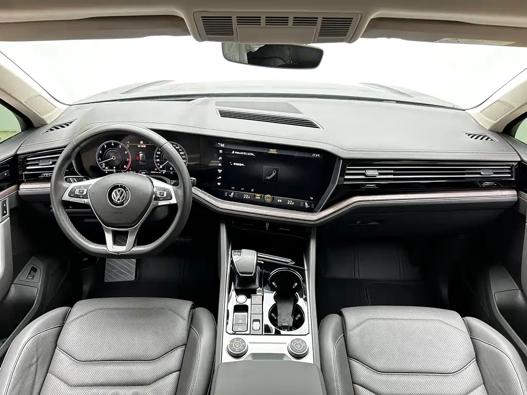 Volkswagen Touareg 2020 — фото 18