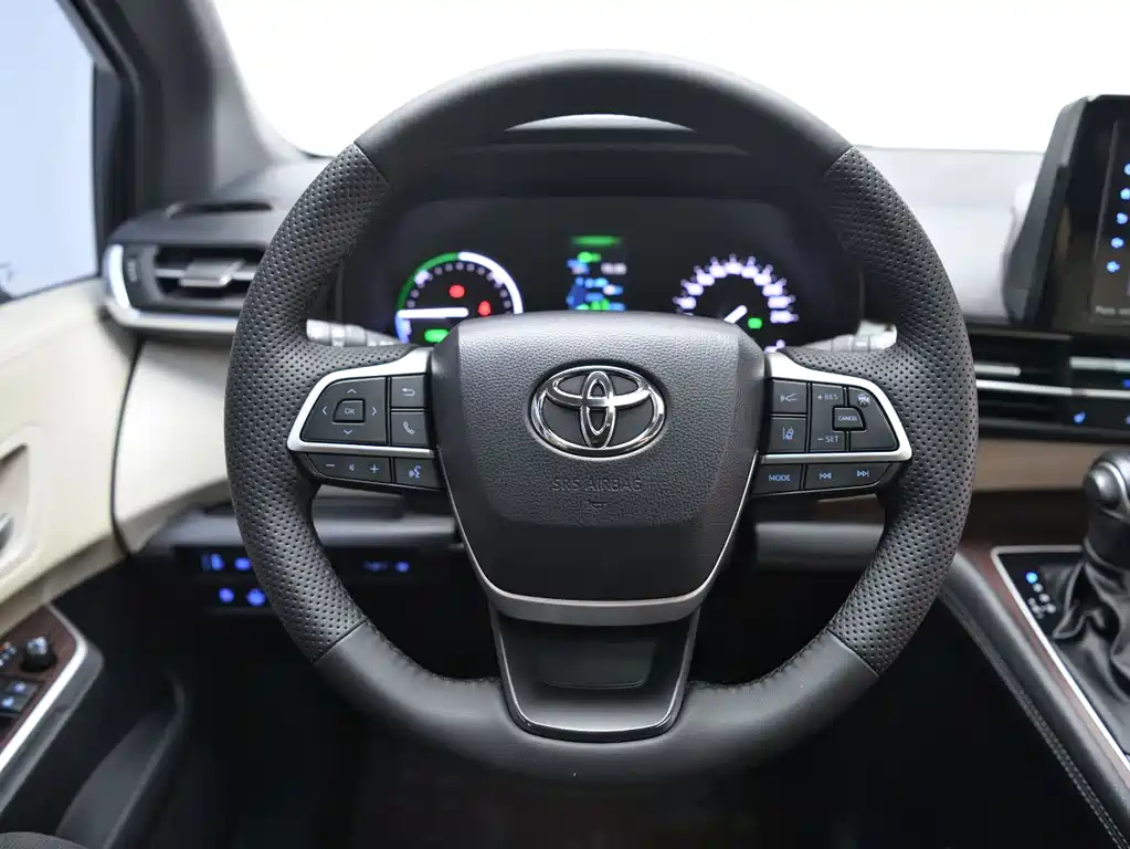 Toyota Sienna 2022 — фото 8